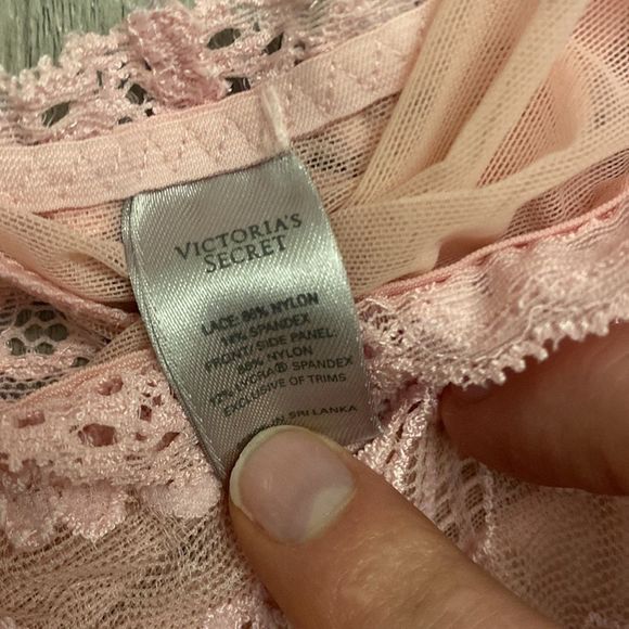 NWOT Victorias Secret Pink Garter Belt With Straps Lace Floral - Size S - Picture 2 of 2